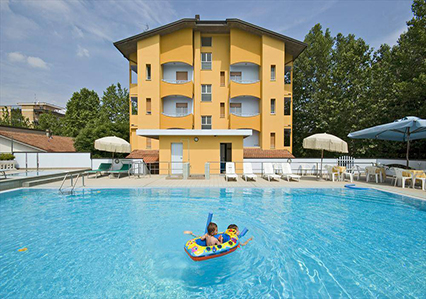 Panoramica piscina e hotel